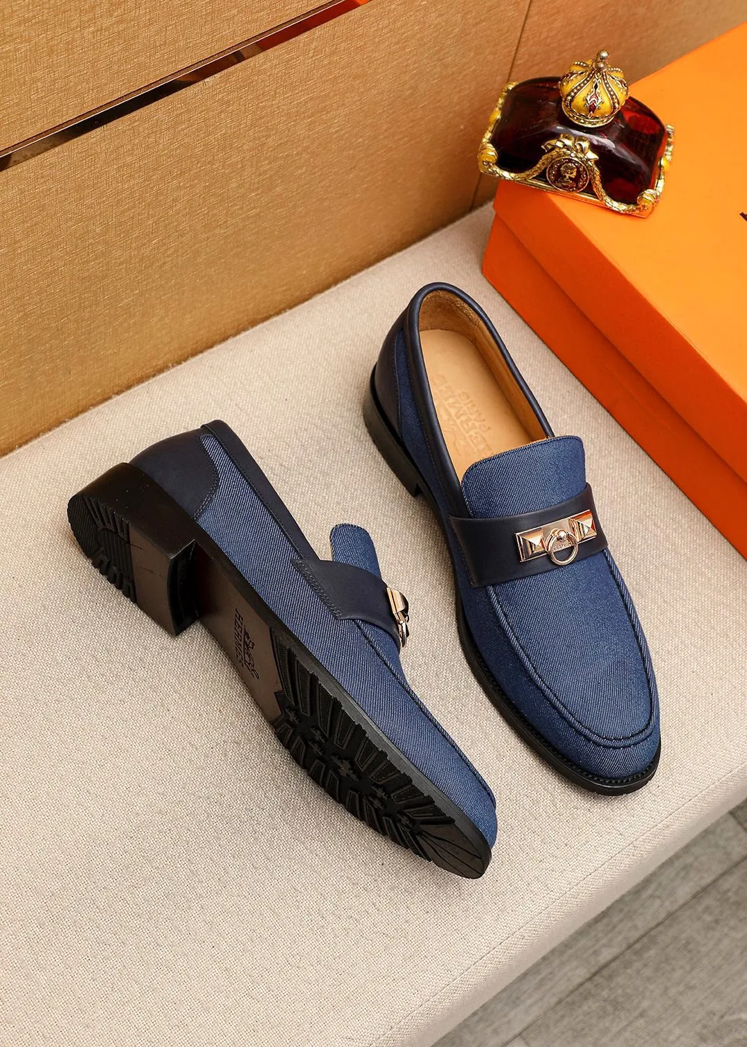 Men's shoes 💰442💐 Product trademark: HERMES "Hermès" casual leather shoes Regular size: 38-44 (45.46.47🉑️customized) Product materials: Selected imported fabric upper + classic hardware buckle, imported water-dyed 🐂 cowhide lining. Strong three-dimensional visual effect, combined outsole Color: 3⃣️colors available